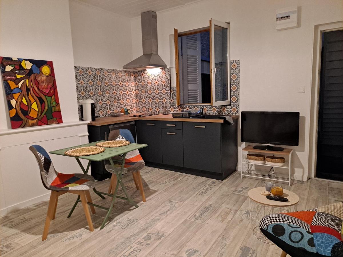 Studio Cosy Meuble, Terrasse Et Patio Pour Velo Rochefort-sur-Mer Extérieur photo